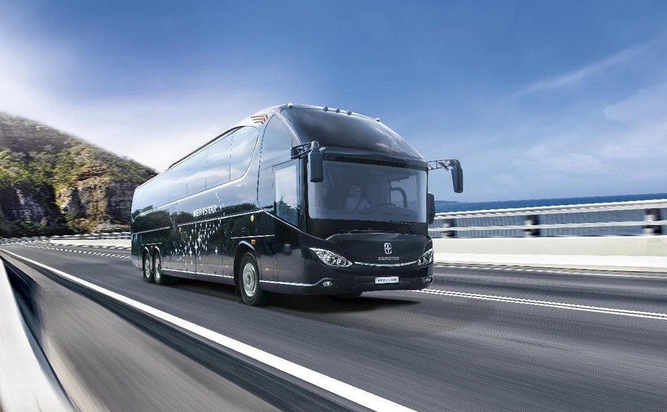 武汉旅游客运自律大会 亚星客车携4款创新产品亮艺献技